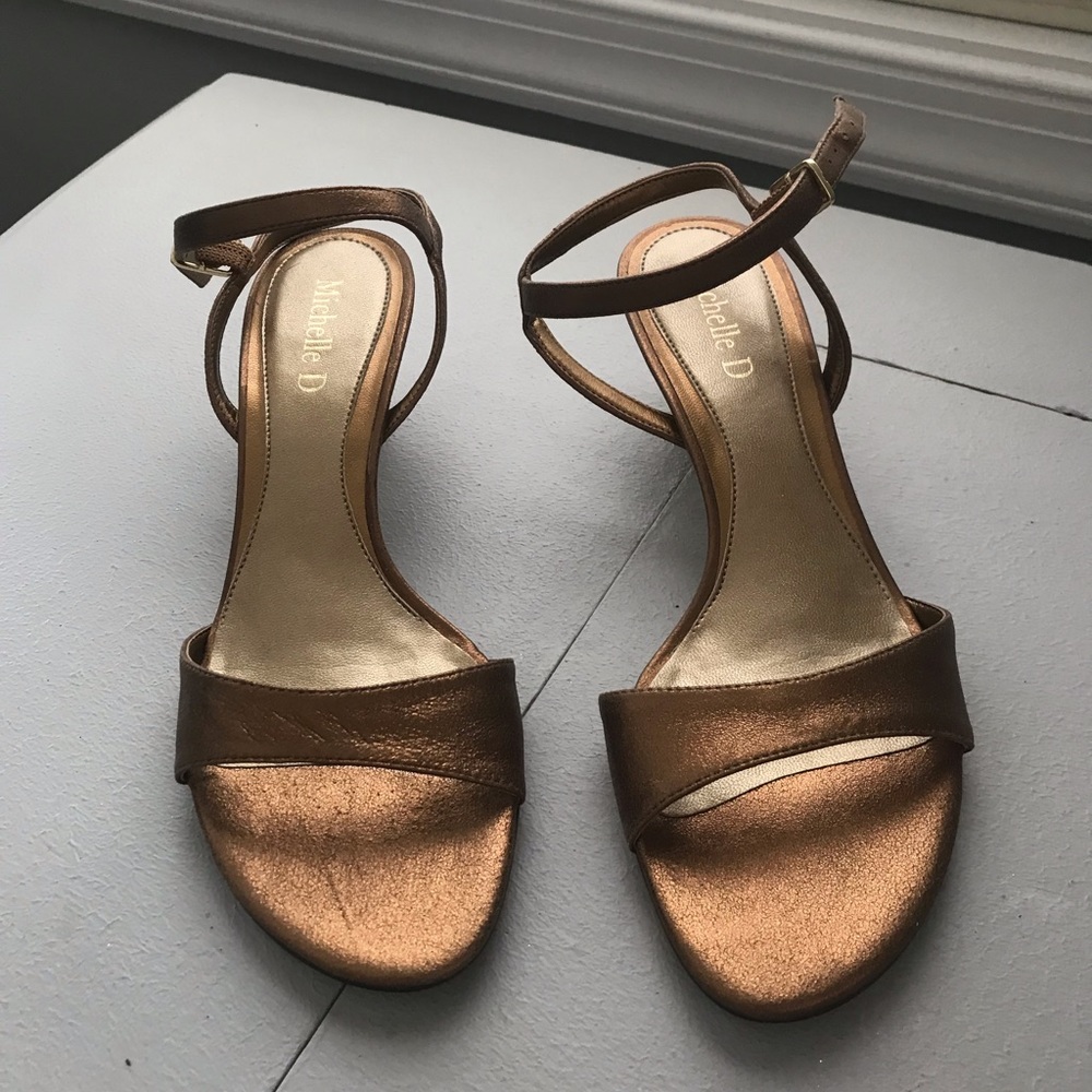 Michelle D 1 1/2 inch heels. Like new. Goldish color.